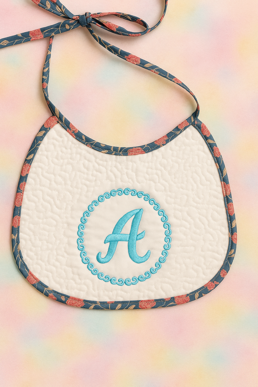 Babero Blanco Acolchado con Monograma